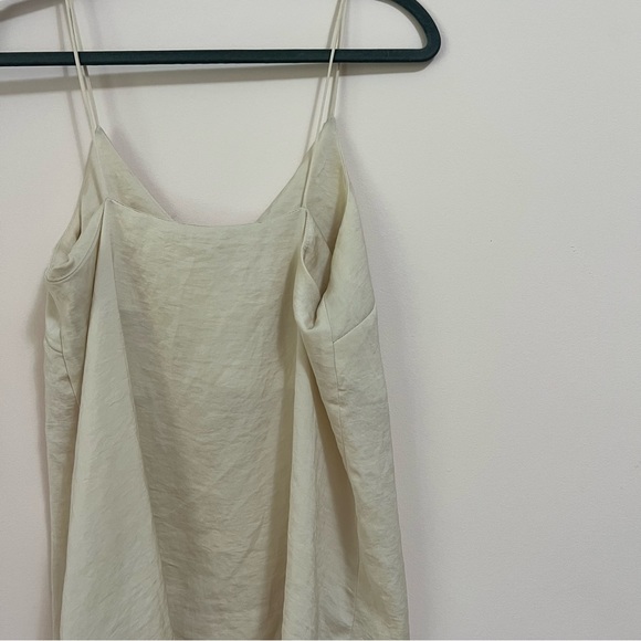 Cute v neck satin camisole in cream size US 6- H&M - Picture 6 of 6
